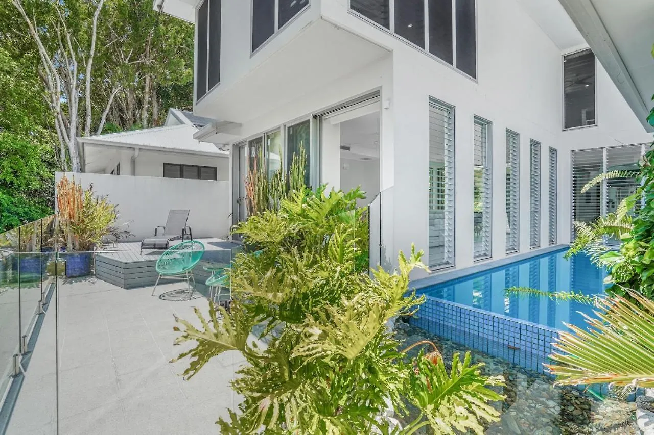 Belle Escapes Tranquil Waters Luxury Home Palm Cove Nyaraló